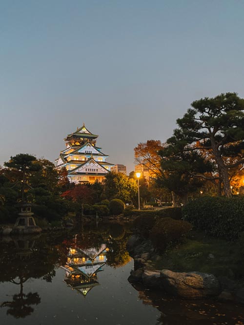 osaka castle at night