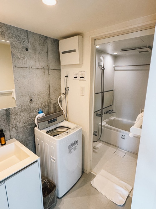 hiroshima apartment nekoyard bathroom