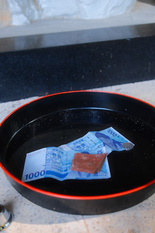 korean money offering Ishiba Shrine