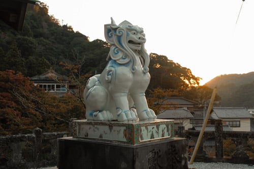 porcelain statue arita