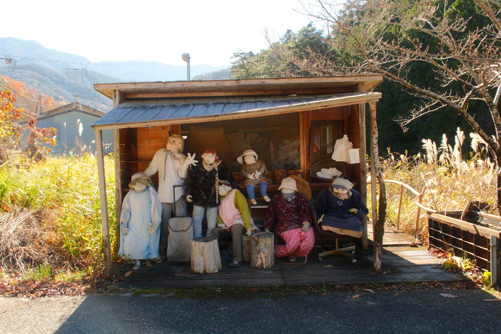 scarecrows at nagoro busstop